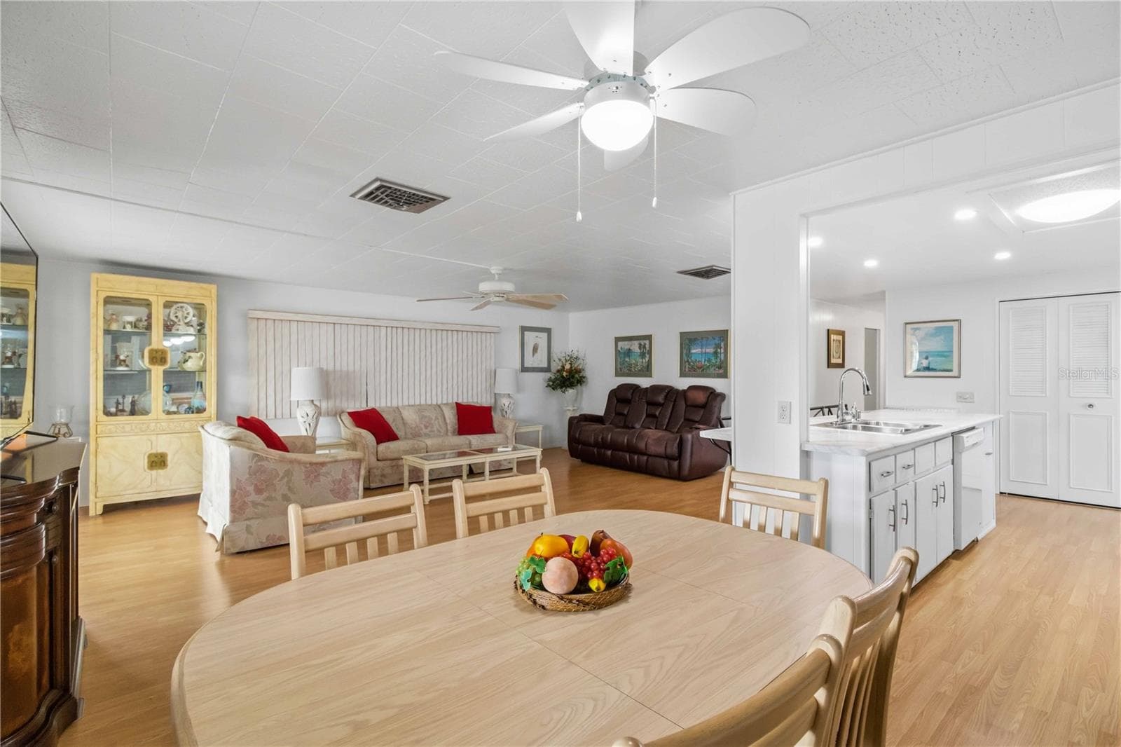 Mobile Home at 5510 DENMARK DR, BRADENTON, photo 8 of 32