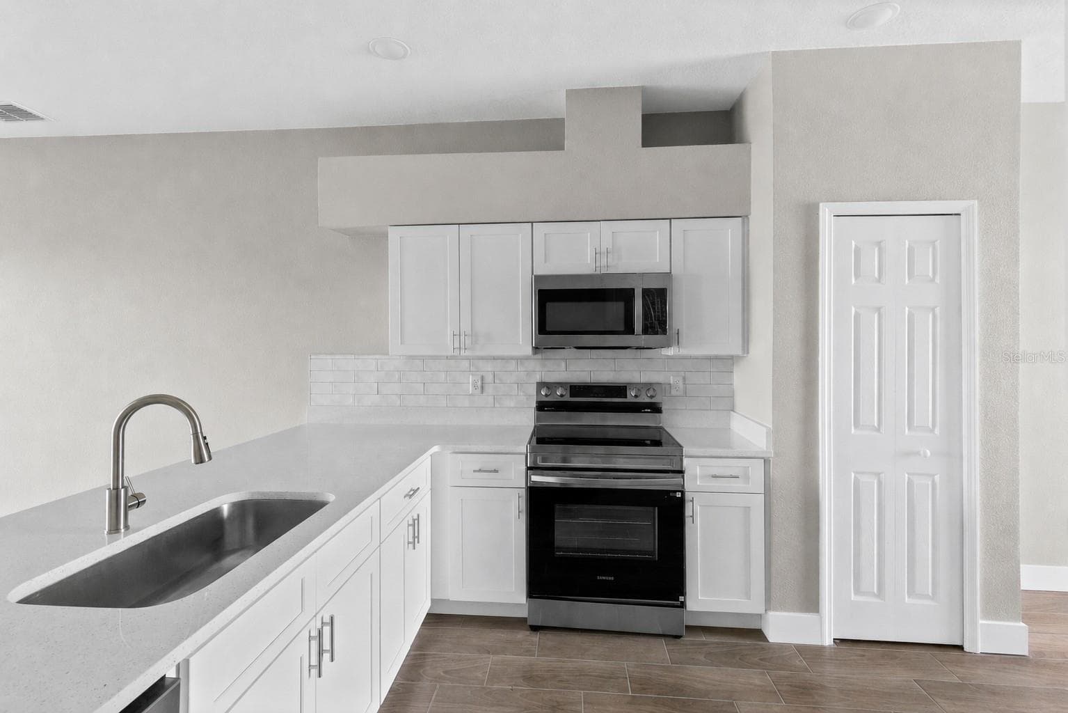 Villa at 183 CLUB VILLAS LN, KISSIMMEE, photo 6 of 27