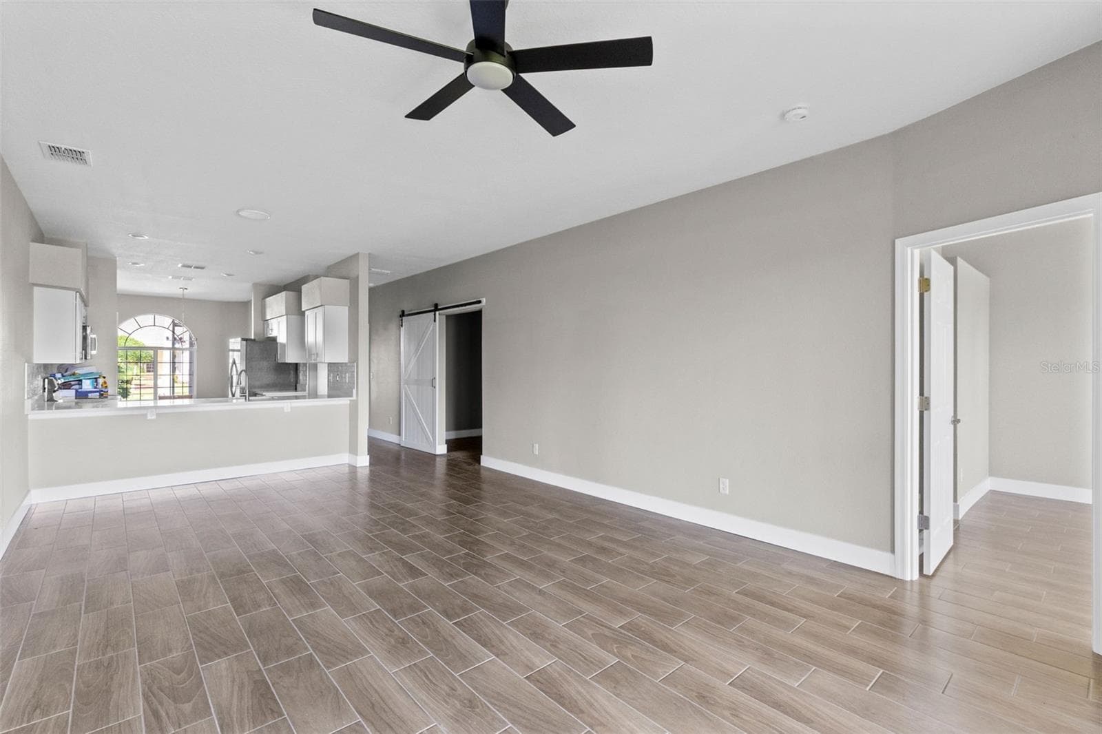 Villa at 183 CLUB VILLAS LN, KISSIMMEE, photo 9 of 27