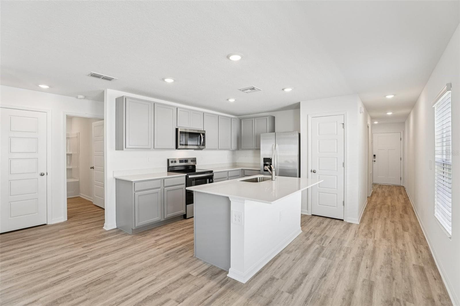 Single Family Residence at 3328 WHITE INDIGO RD, WINTER HAVEN, photo 6 of 25