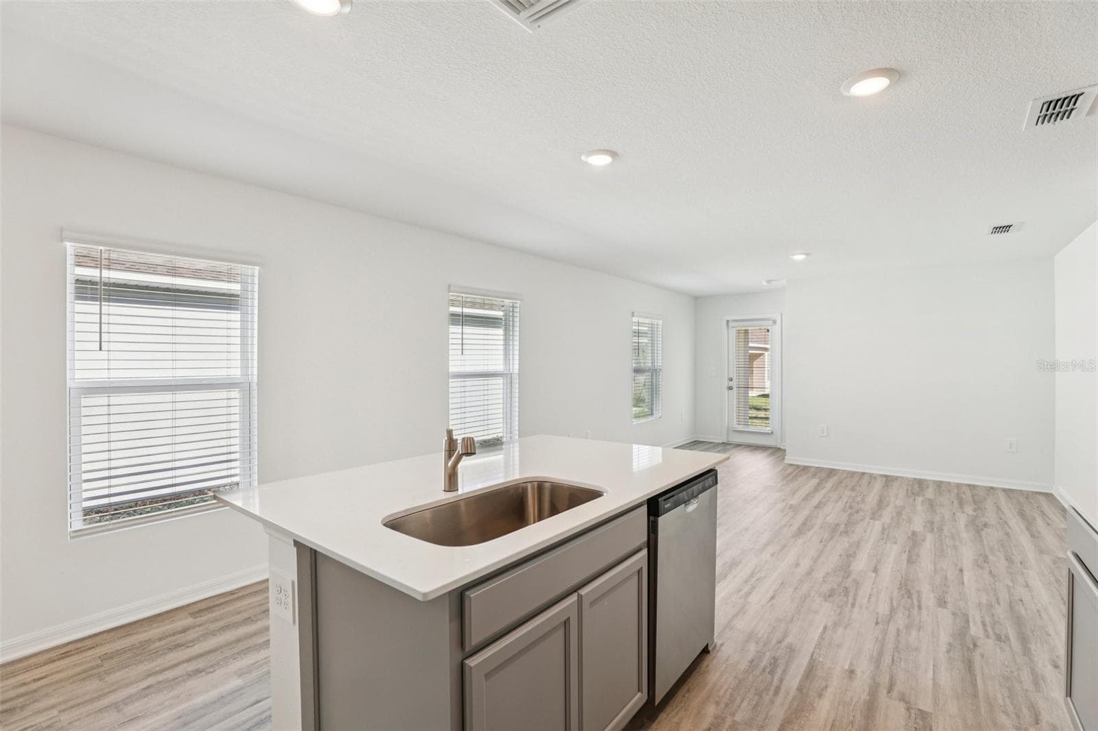 Single Family Residence at 3328 WHITE INDIGO RD, WINTER HAVEN, photo 8 of 25