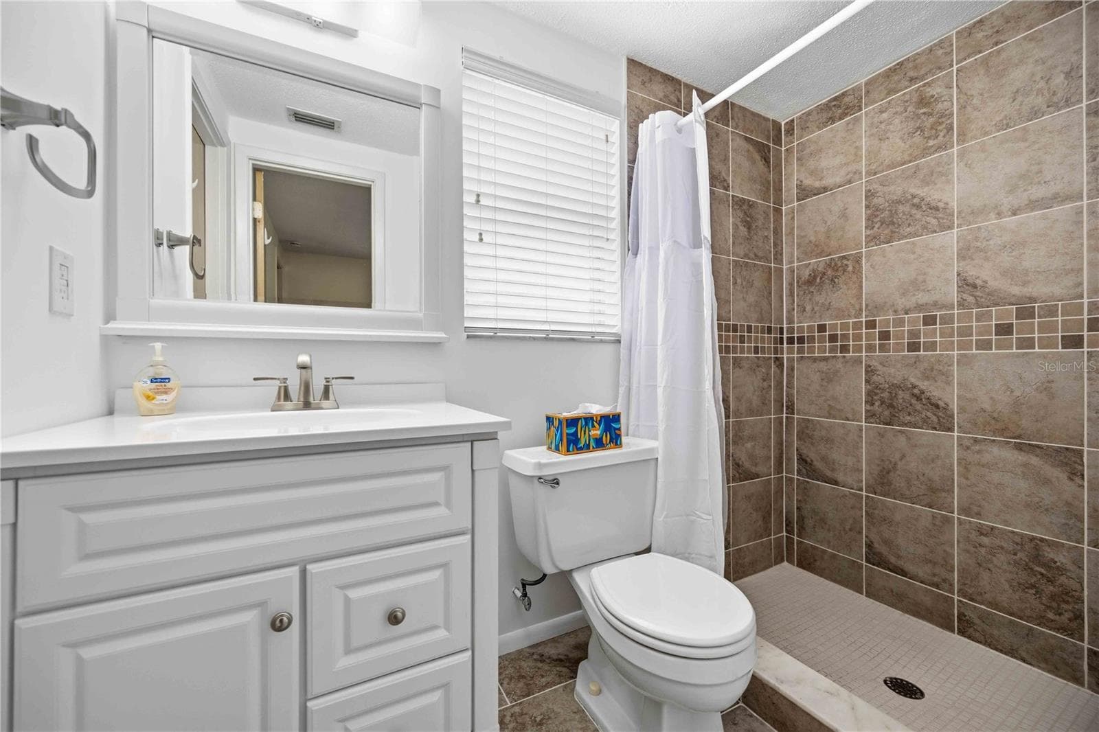 Single Family Residence at 706 QUAIL CT, NOKOMIS, photo 15 of 44