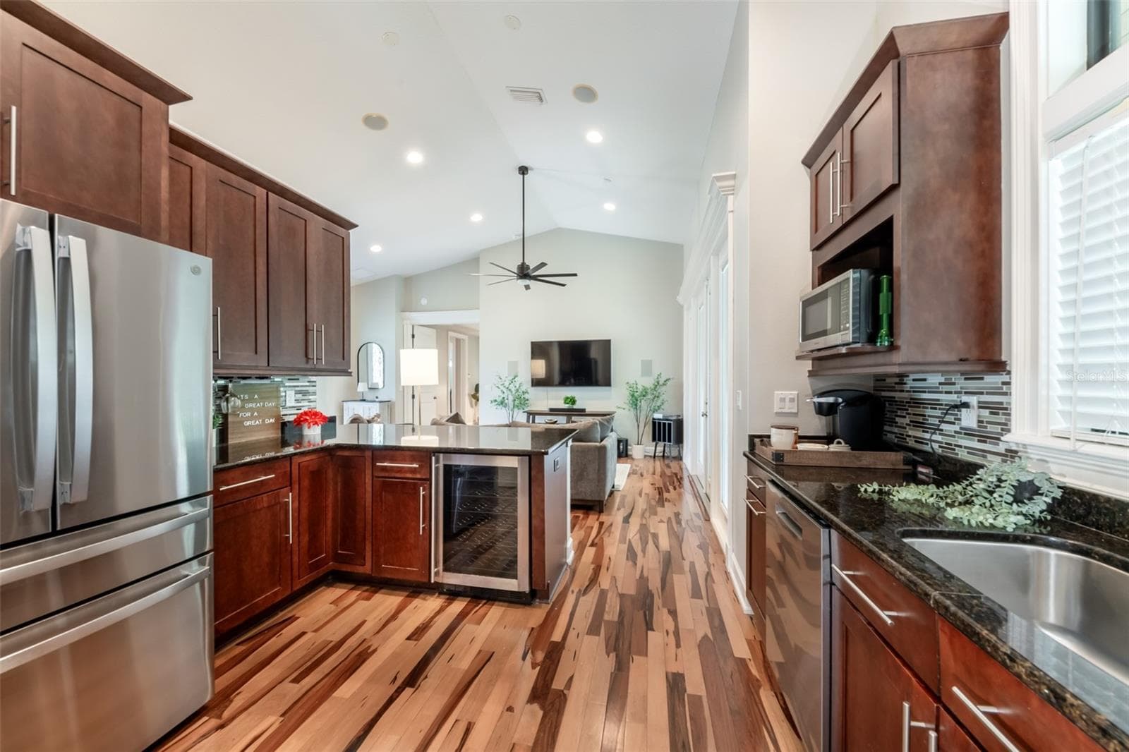 Kitchen - 834 MILLSHORE DR, CHULUOTA