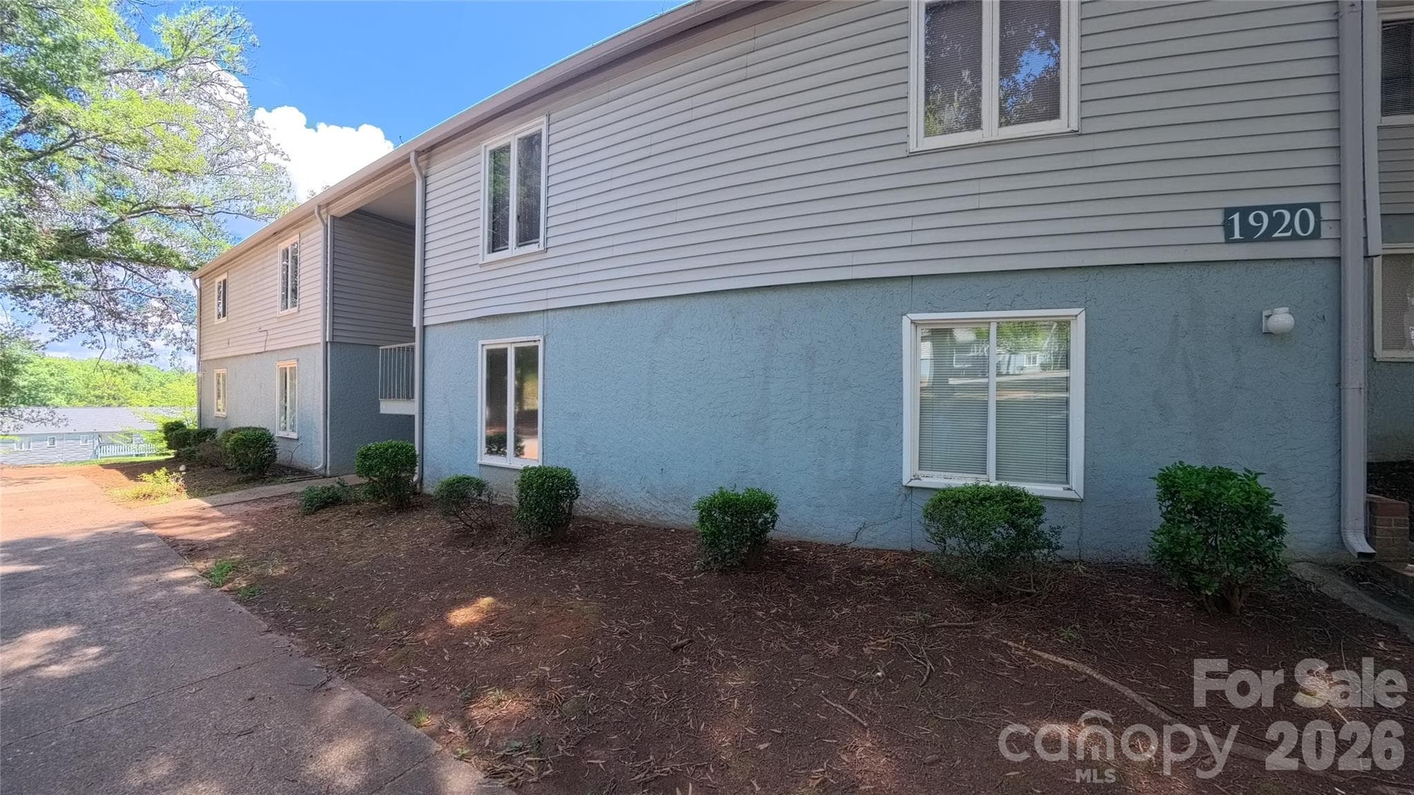 1920 Countrymens Court