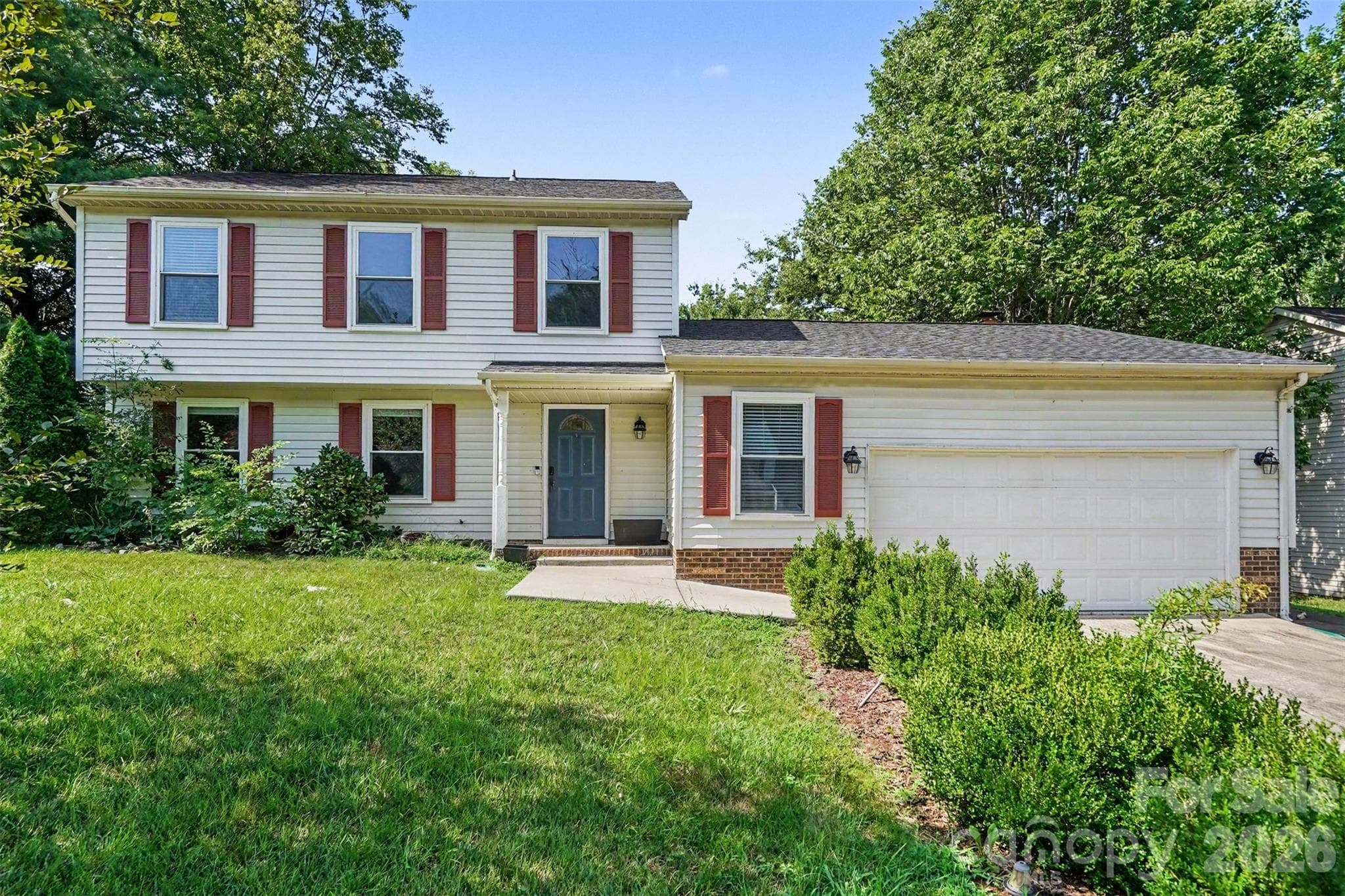 Single Family Residence at 10724 Downpatrick Place, Charlotte, photo 2 of 28