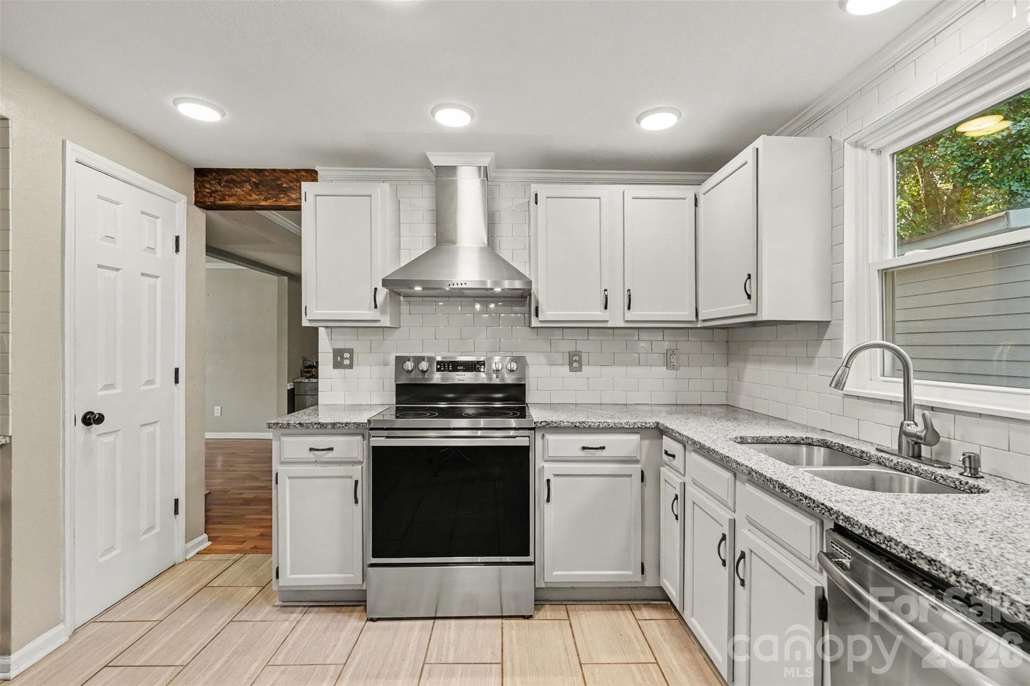 Single Family Residence at 10724 Downpatrick Place, Charlotte, photo 7 of 28