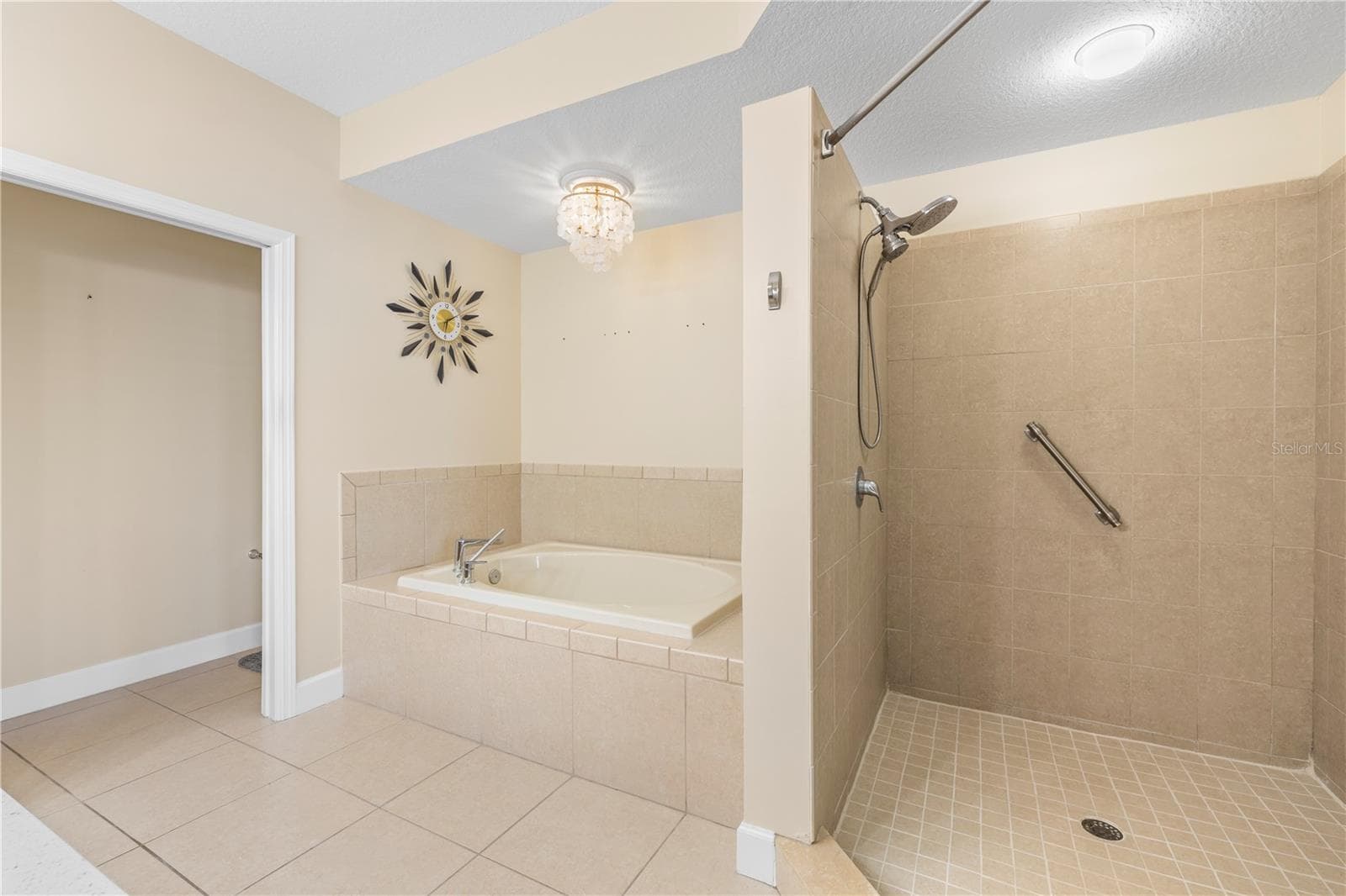 Master bath - 116 131ST AVE E #F, MADEIRA BEACH