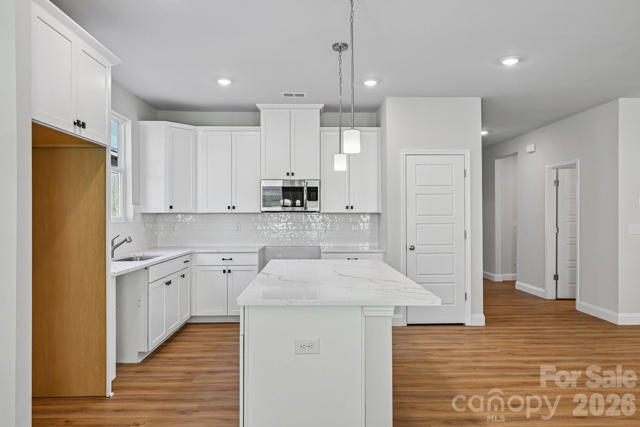 Single Family Residence at 534 Tates Trail, Gastonia, photo 4 of 27