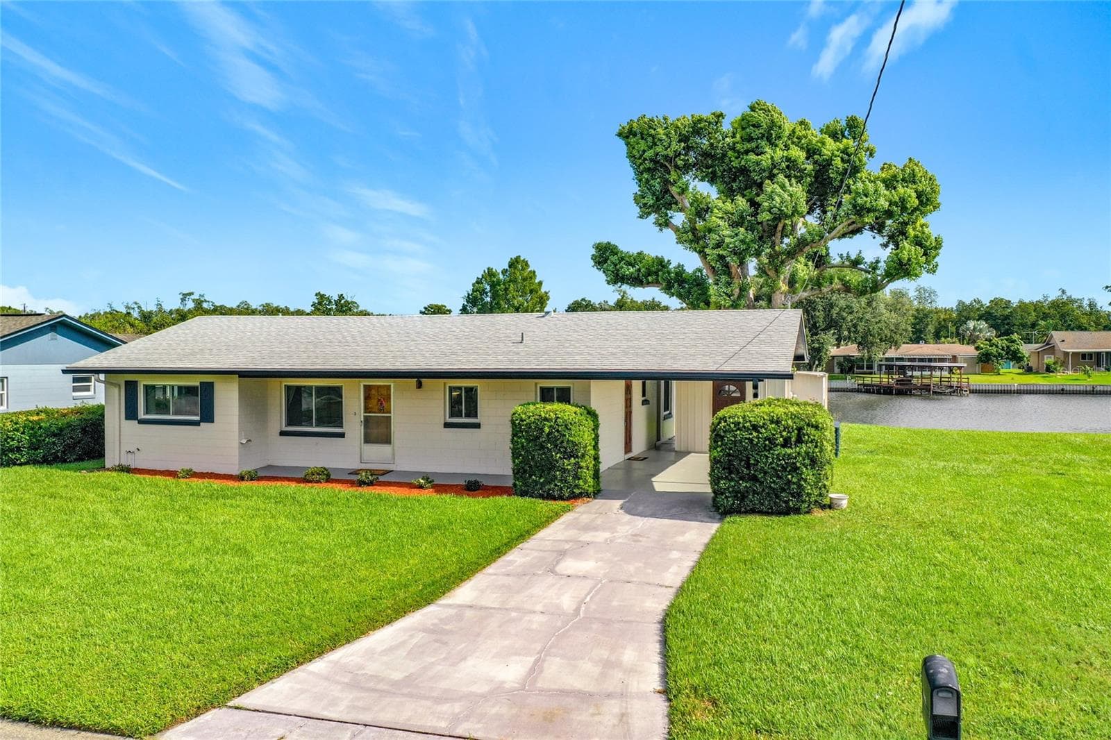 Single Family Residence at 13225 COUNTRY CLUB DR, TAVARES, photo 2 of 60