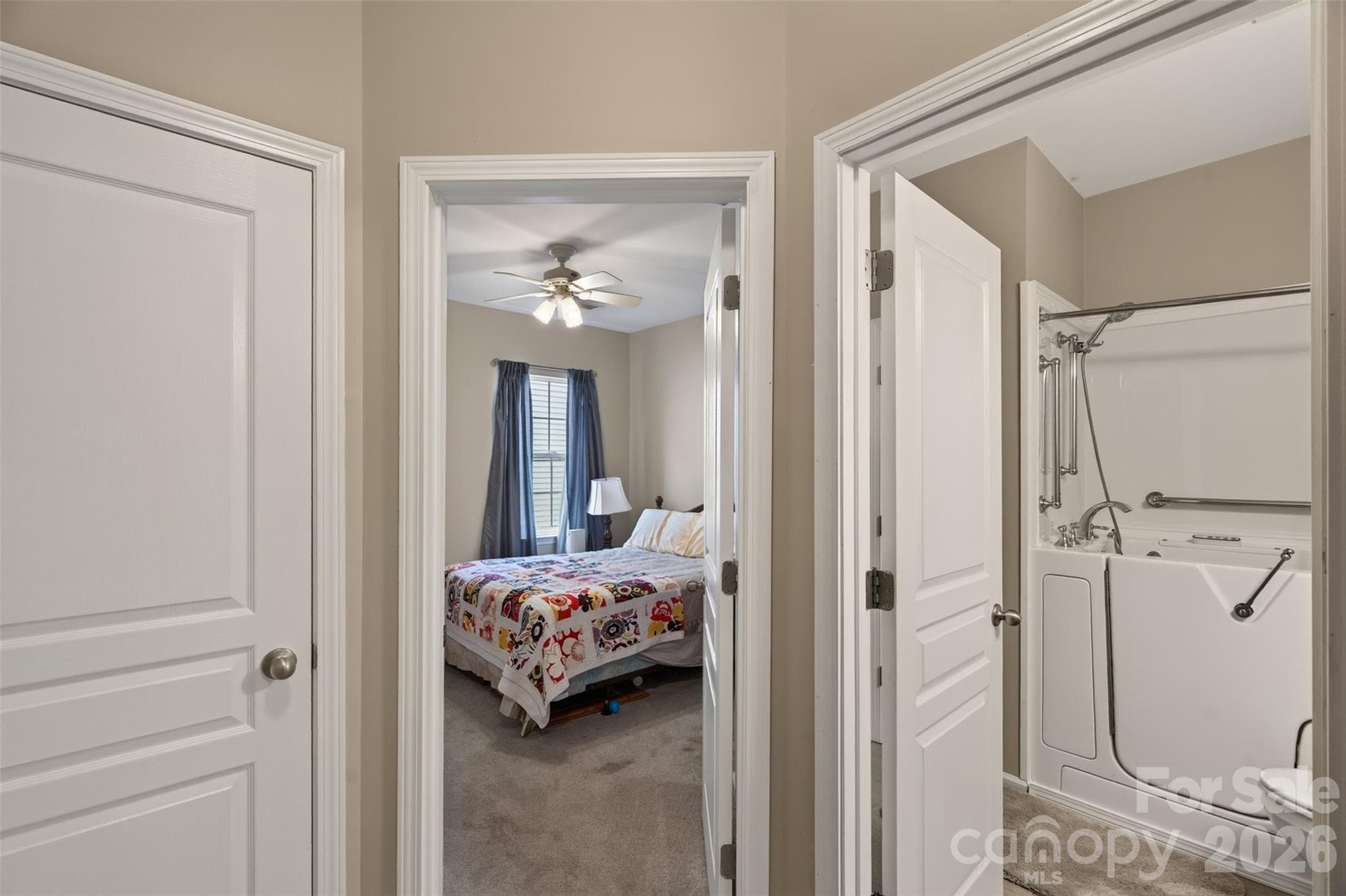 Single Family Residence at 9114 Beaver Brook Way, Charlotte, photo 8 of 42