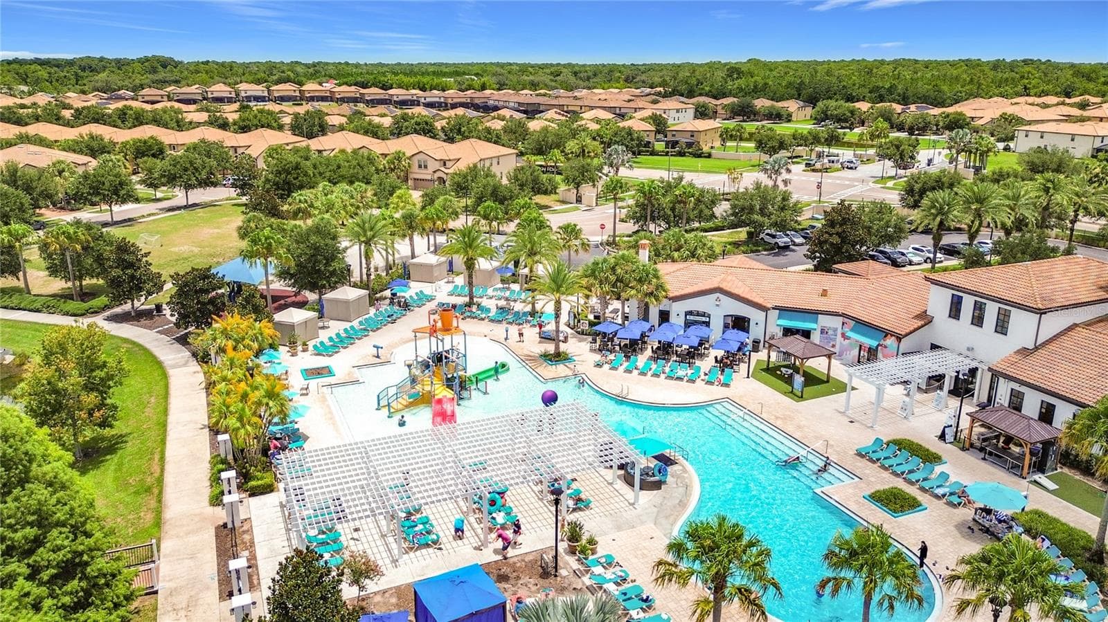 Expansive resort pool & sun deck - 8899 GENEVE CT, KISSIMMEE