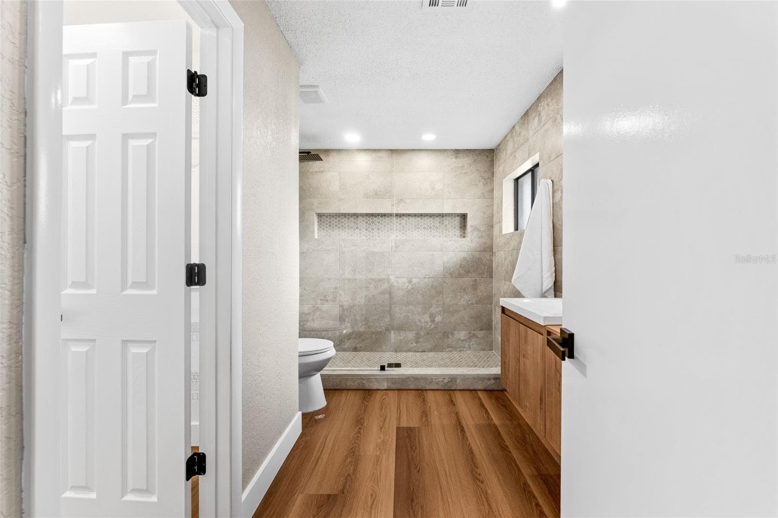 Single Family Residence at 117 POINCIANA RD, EDGEWATER, photo 22 of 55