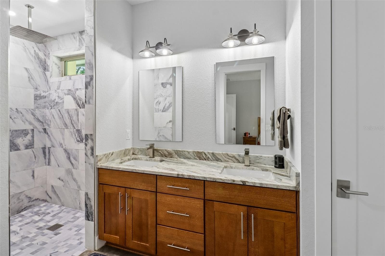 Primary Bathroom - 16161 SE 137TH CT, WEIRSDALE
