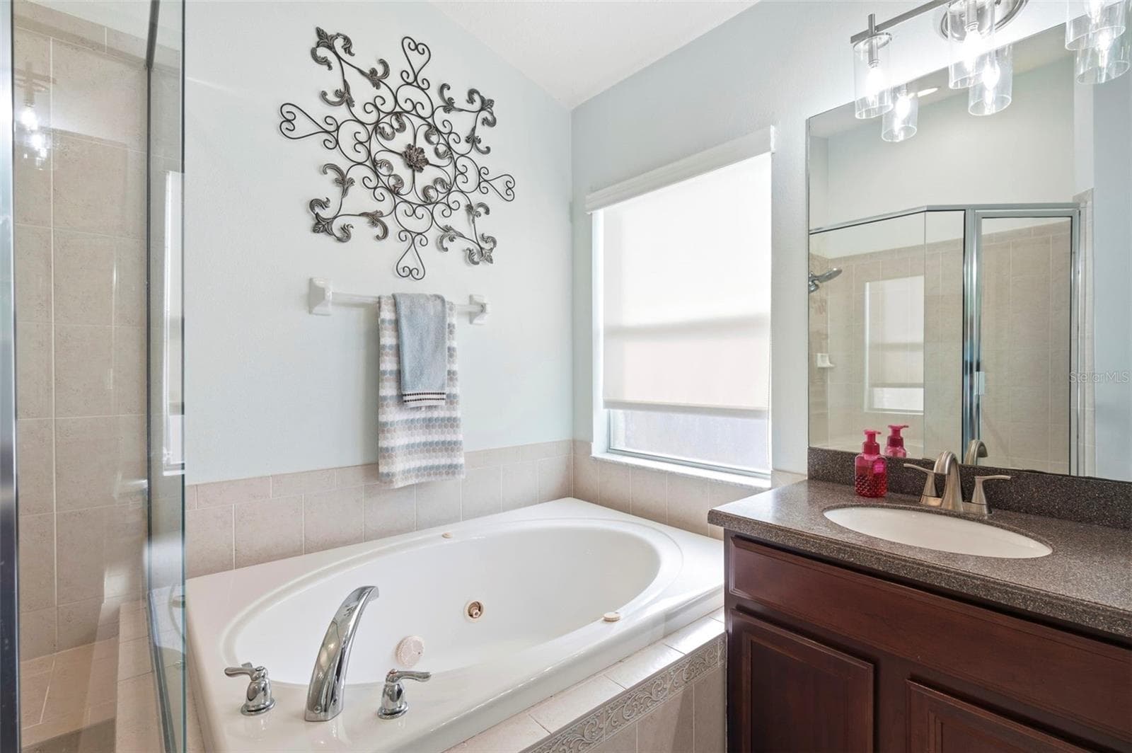 Another view of the primary bathroom. - 11507 BELLE HAVEN DR, NEW PORT RICHEY