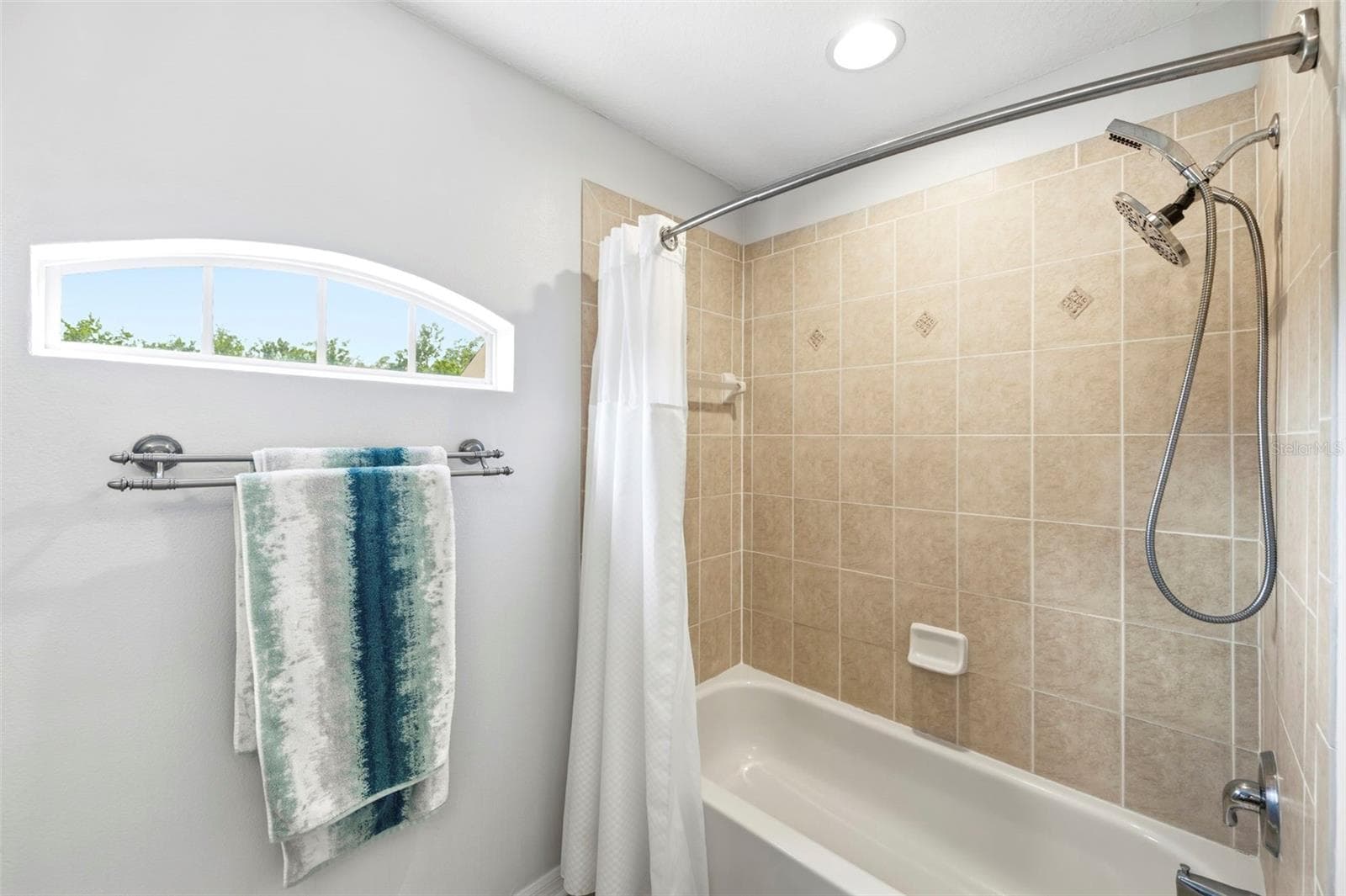 Tub/shower combo in the full bath. - 11507 BELLE HAVEN DR, NEW PORT RICHEY