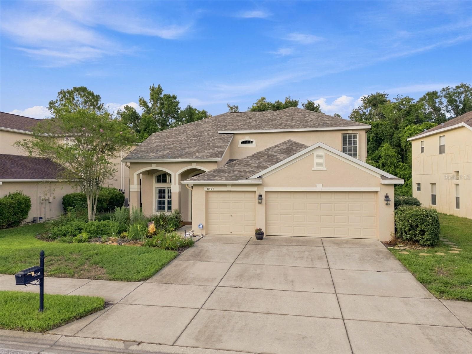 Plenty of parking on the driveway. - 11507 BELLE HAVEN DR, NEW PORT RICHEY