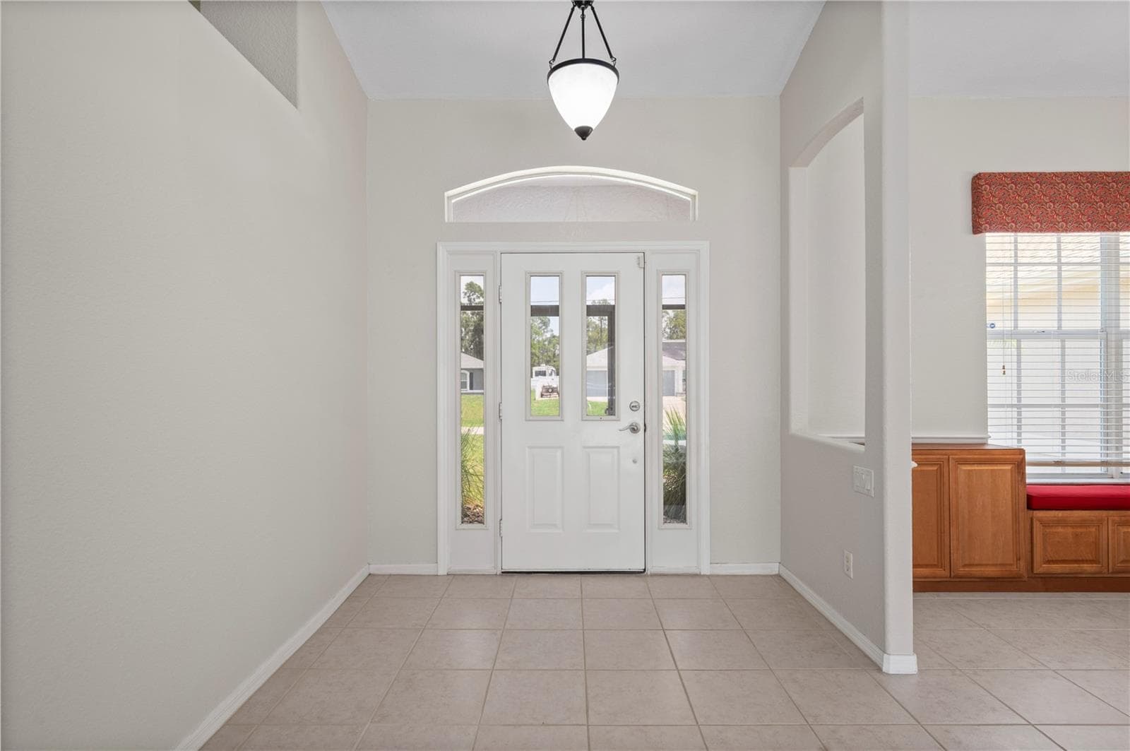 Grand entry - 5615 MOJAVE AVE, NORTH PORT