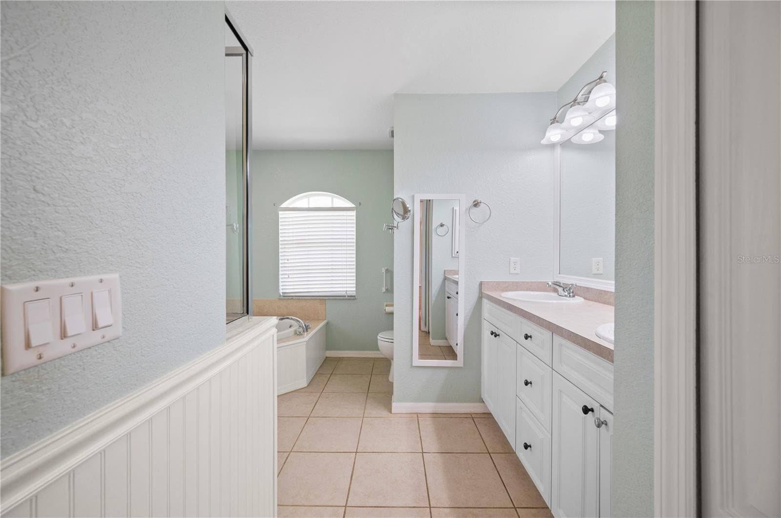 Spacious primary bathroom - 5615 MOJAVE AVE, NORTH PORT