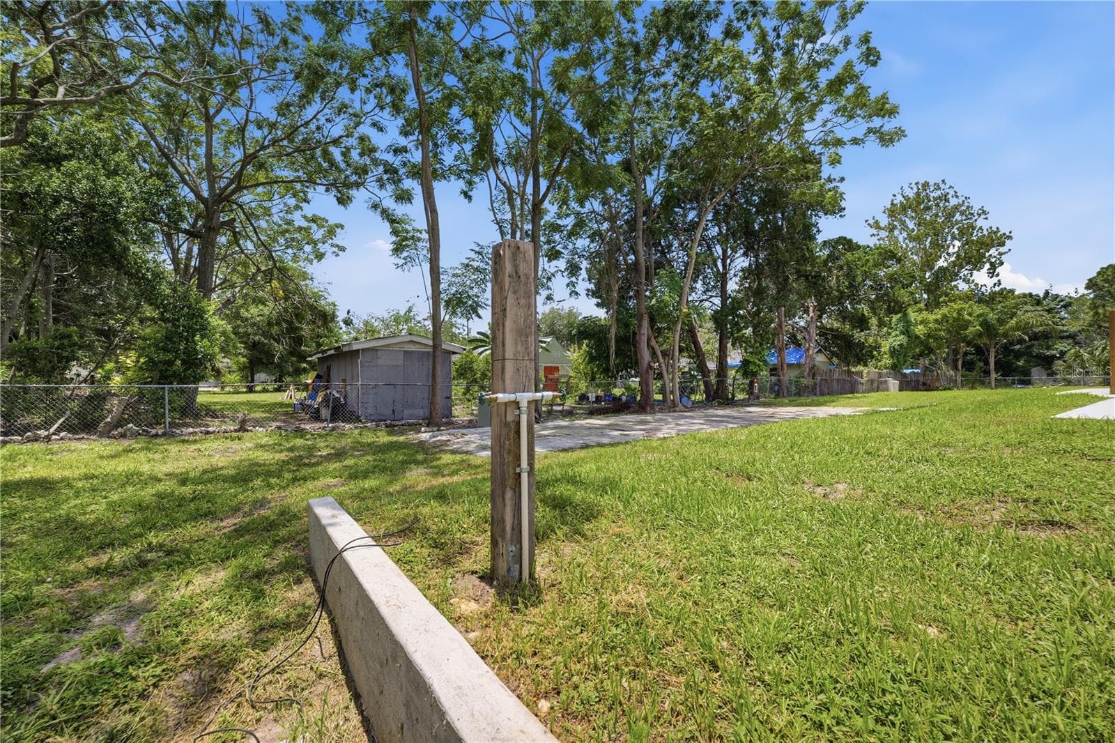 RV parking area - 7904 CADILLAC AVE, HUDSON