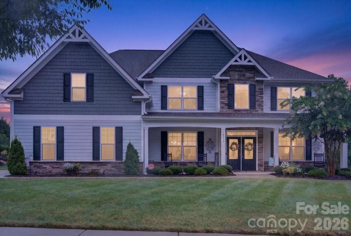 Single Family Residence at 10515 Sweethaven Lane, Harrisburg, photo 4 of 48