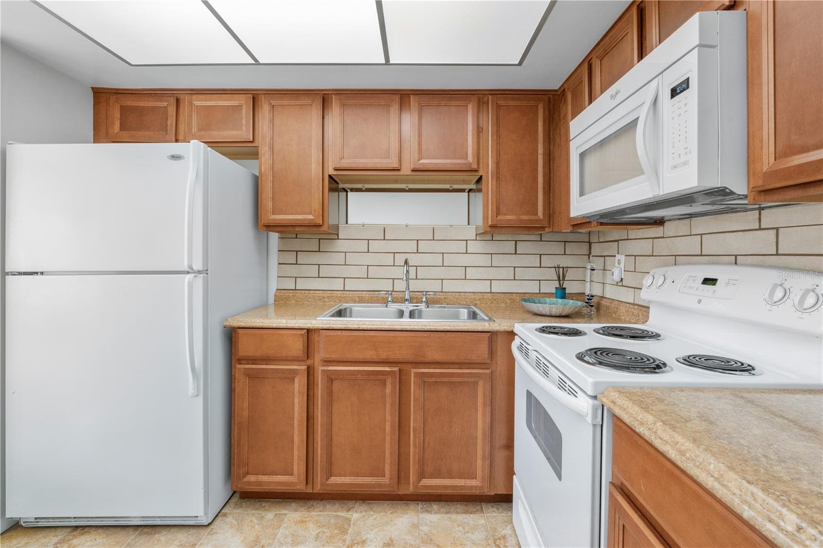 Kitchen - 7801 11TH ST N #302, ST PETERSBURG