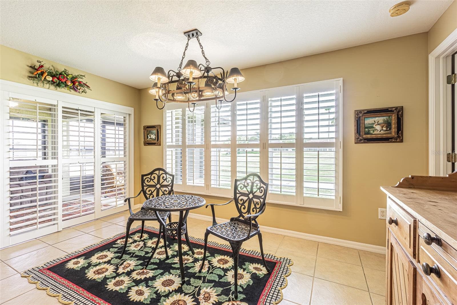 Breakfast nook with a view! - 29435 SNAP HOOK DR, SAN ANTONIO