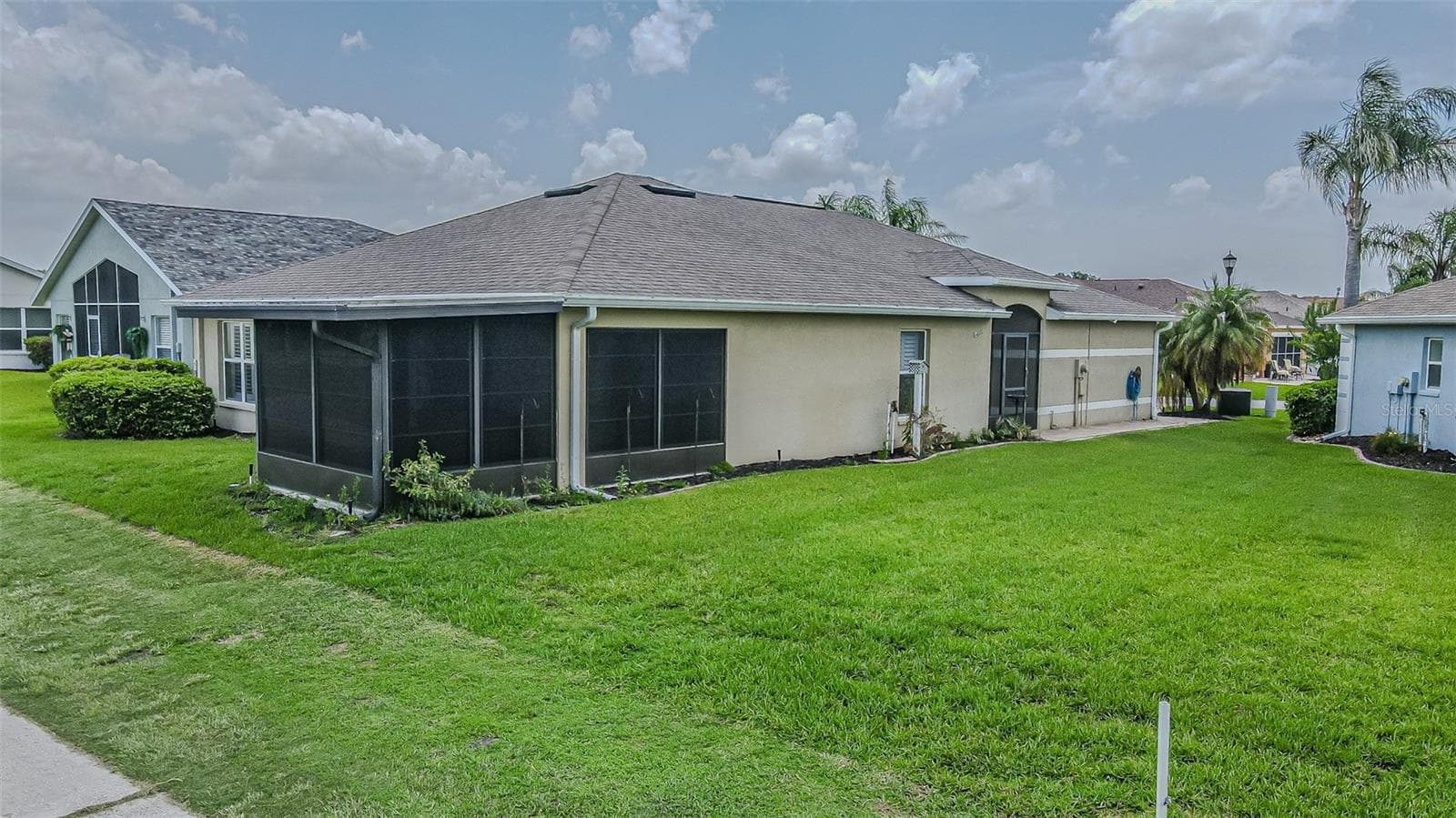 Extended screened lanai! - 29435 SNAP HOOK DR, SAN ANTONIO