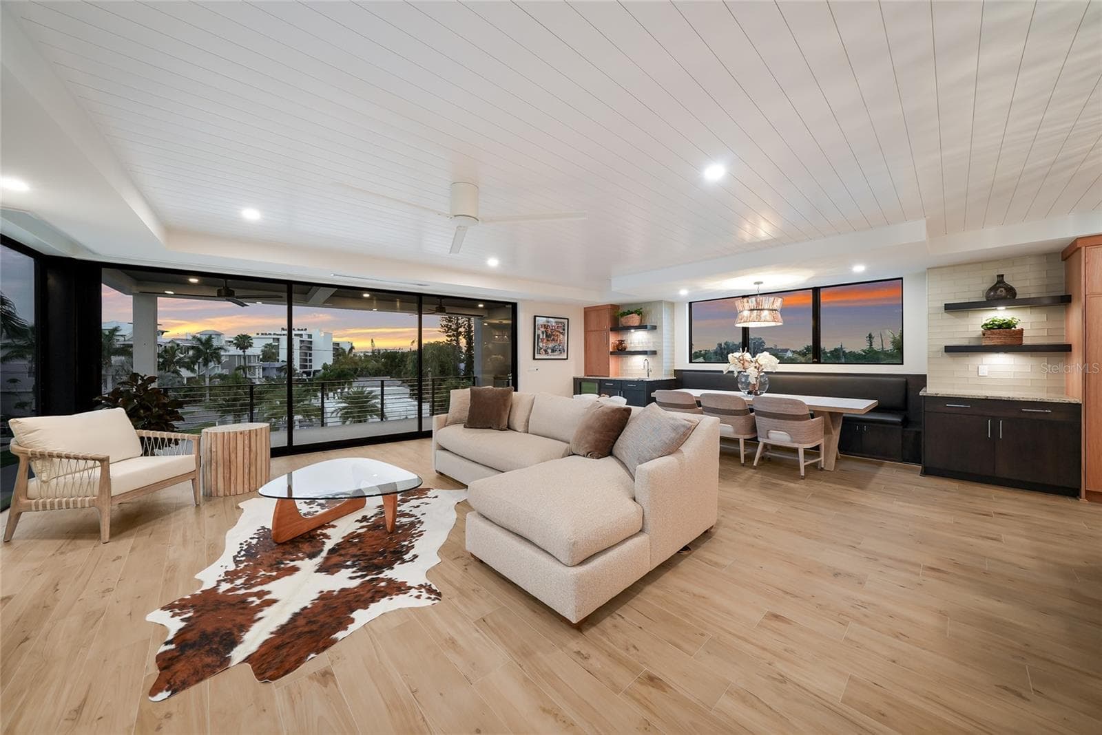 Single Family Residence at 5547 AVENIDA DEL MARE, SARASOTA, photo 15 of 48