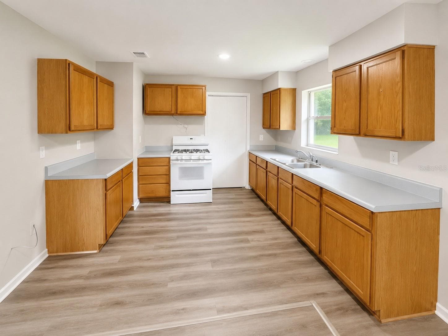 Single Family Residence at 21450 NE 35TH ST, WILLISTON, photo 5 of 15