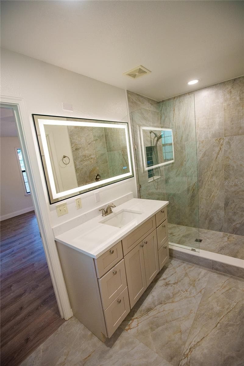 Owner's Suite Bathroom - 25518 NW COUNTY ROAD 241, ALACHUA