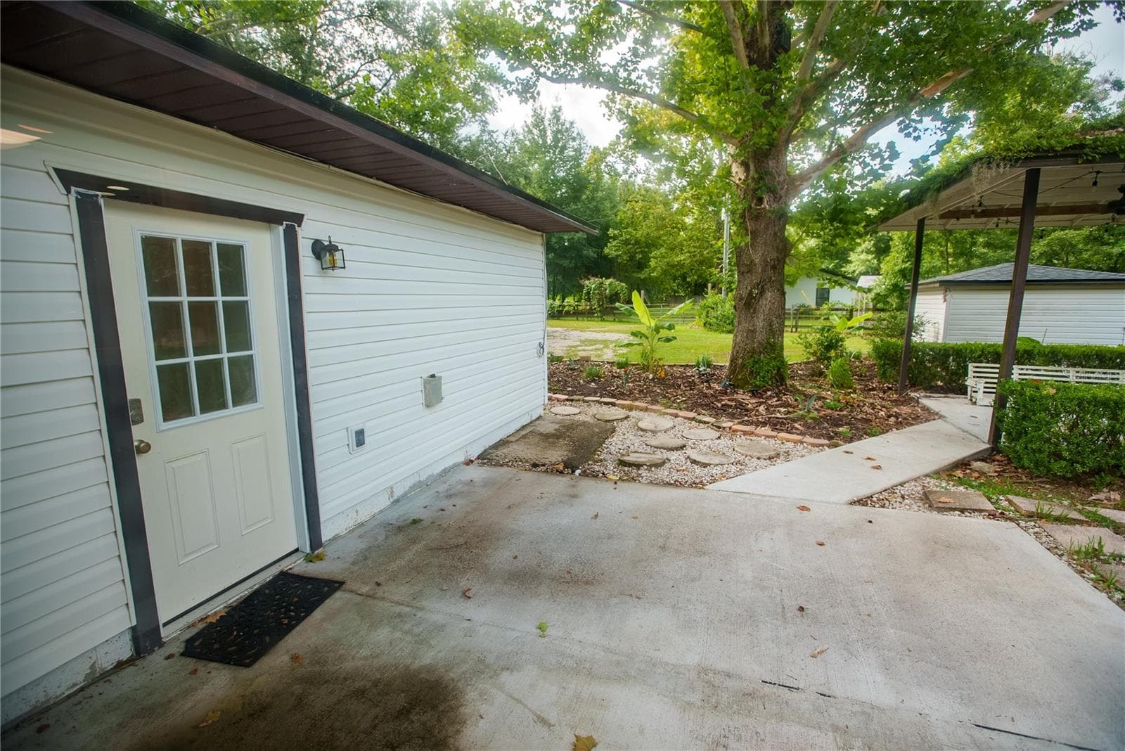 Laundry room to Gazebo - 25518 NW COUNTY ROAD 241, ALACHUA