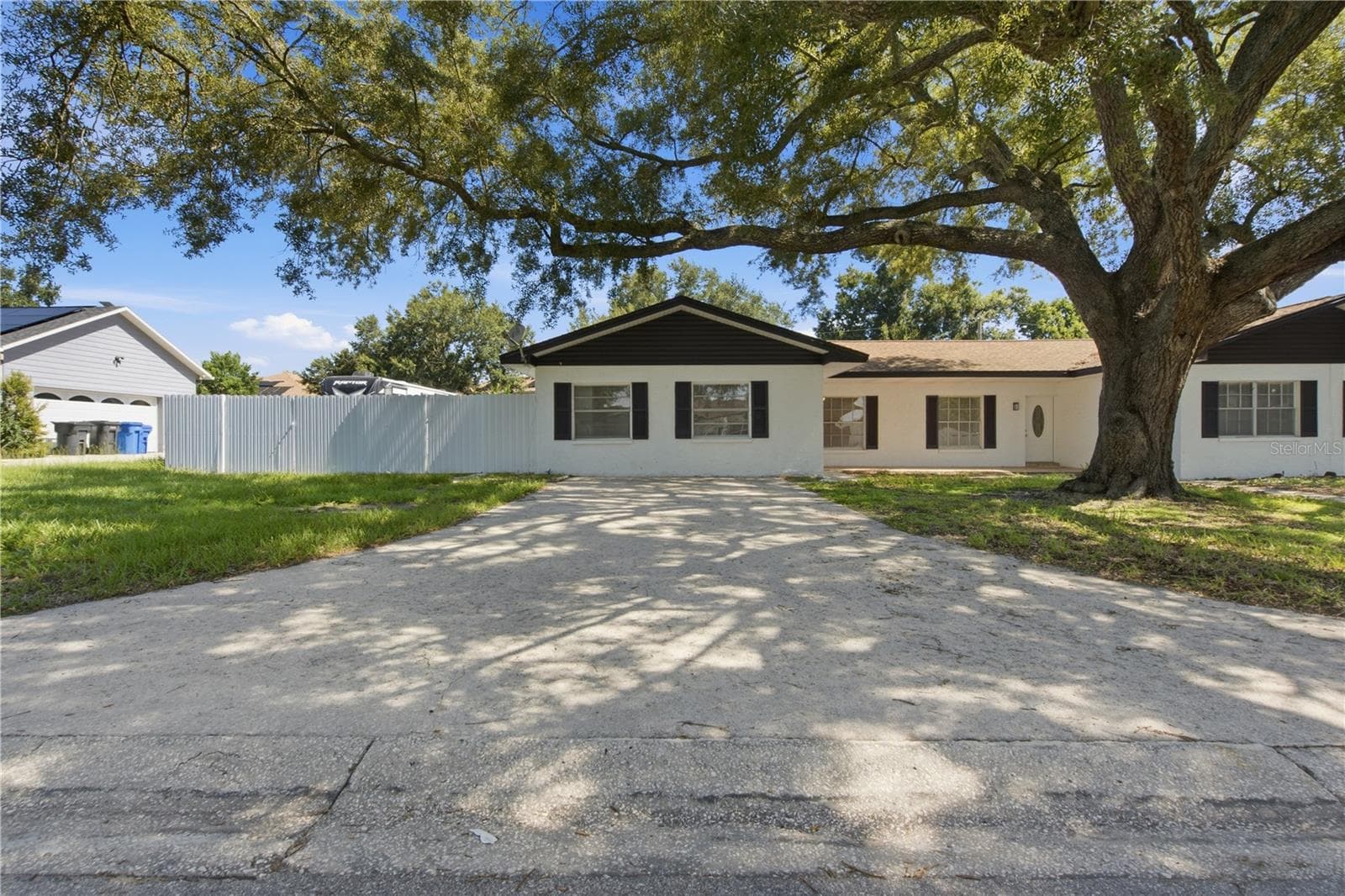 Single Family Residence at 604 ROYAL CREST DR, BRANDON, photo 4 of 55