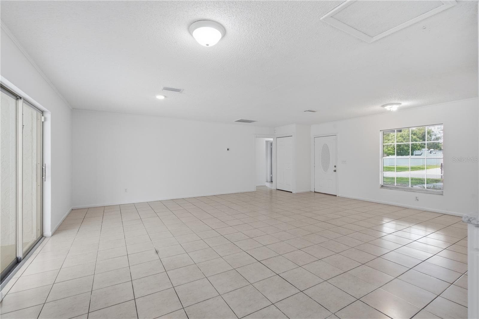 Single Family Residence at 604 ROYAL CREST DR, BRANDON, photo 10 of 55