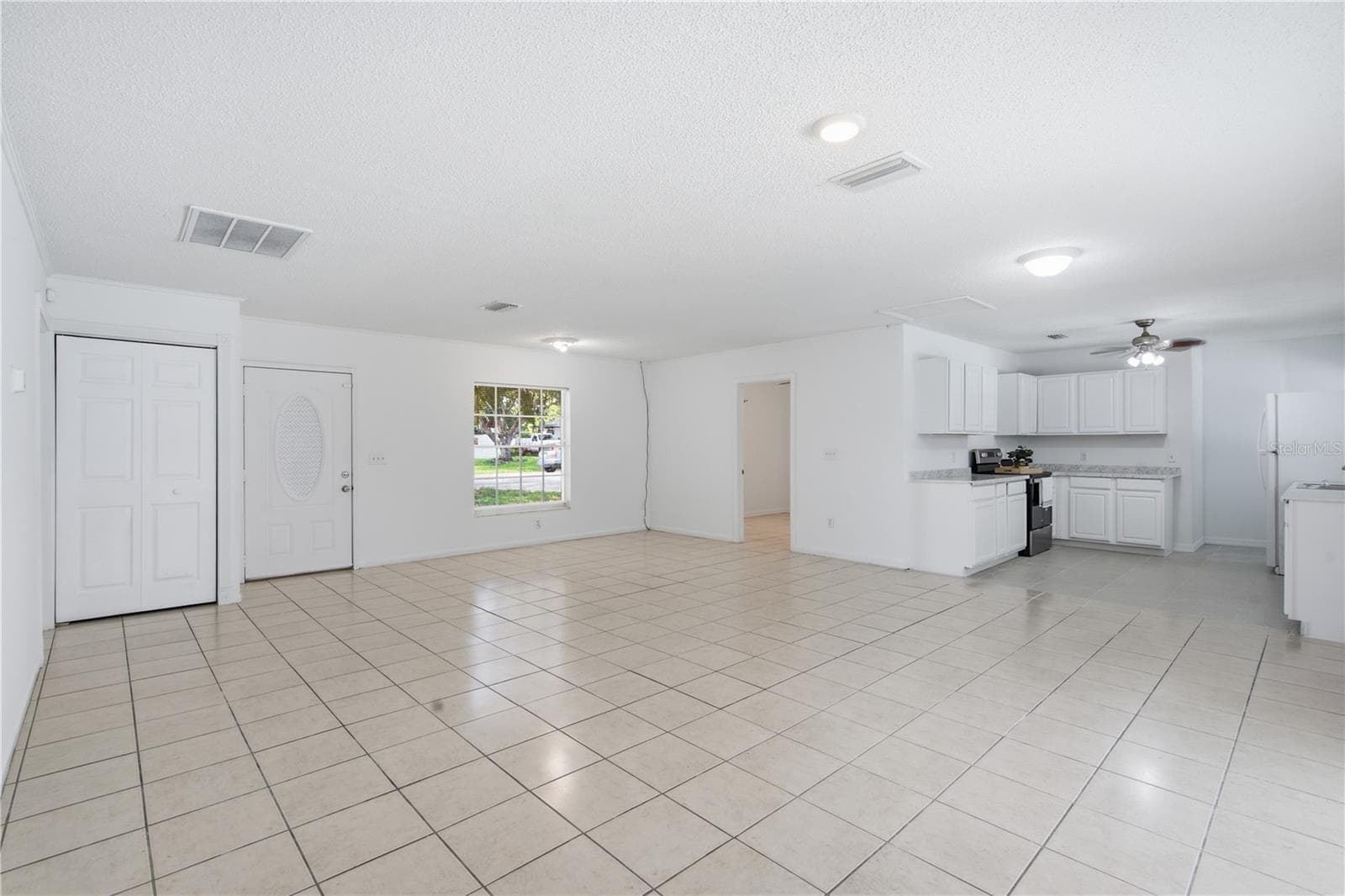 Single Family Residence at 604 ROYAL CREST DR, BRANDON, photo 11 of 55