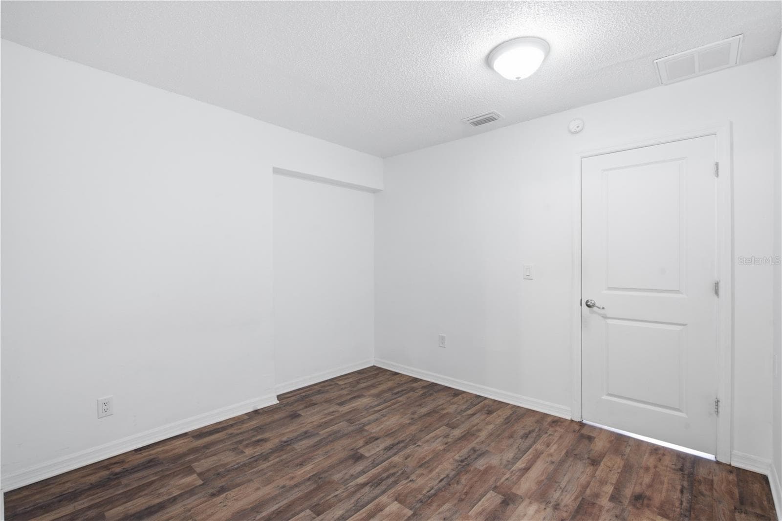 Single Family Residence at 604 ROYAL CREST DR, BRANDON, photo 15 of 55
