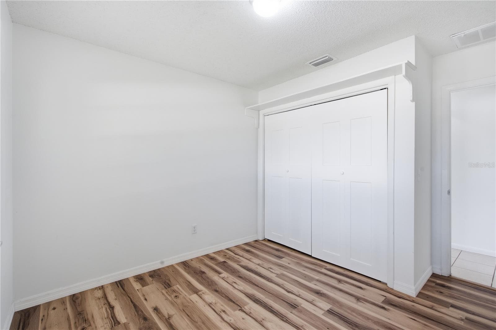 Single Family Residence at 604 ROYAL CREST DR, BRANDON, photo 33 of 55