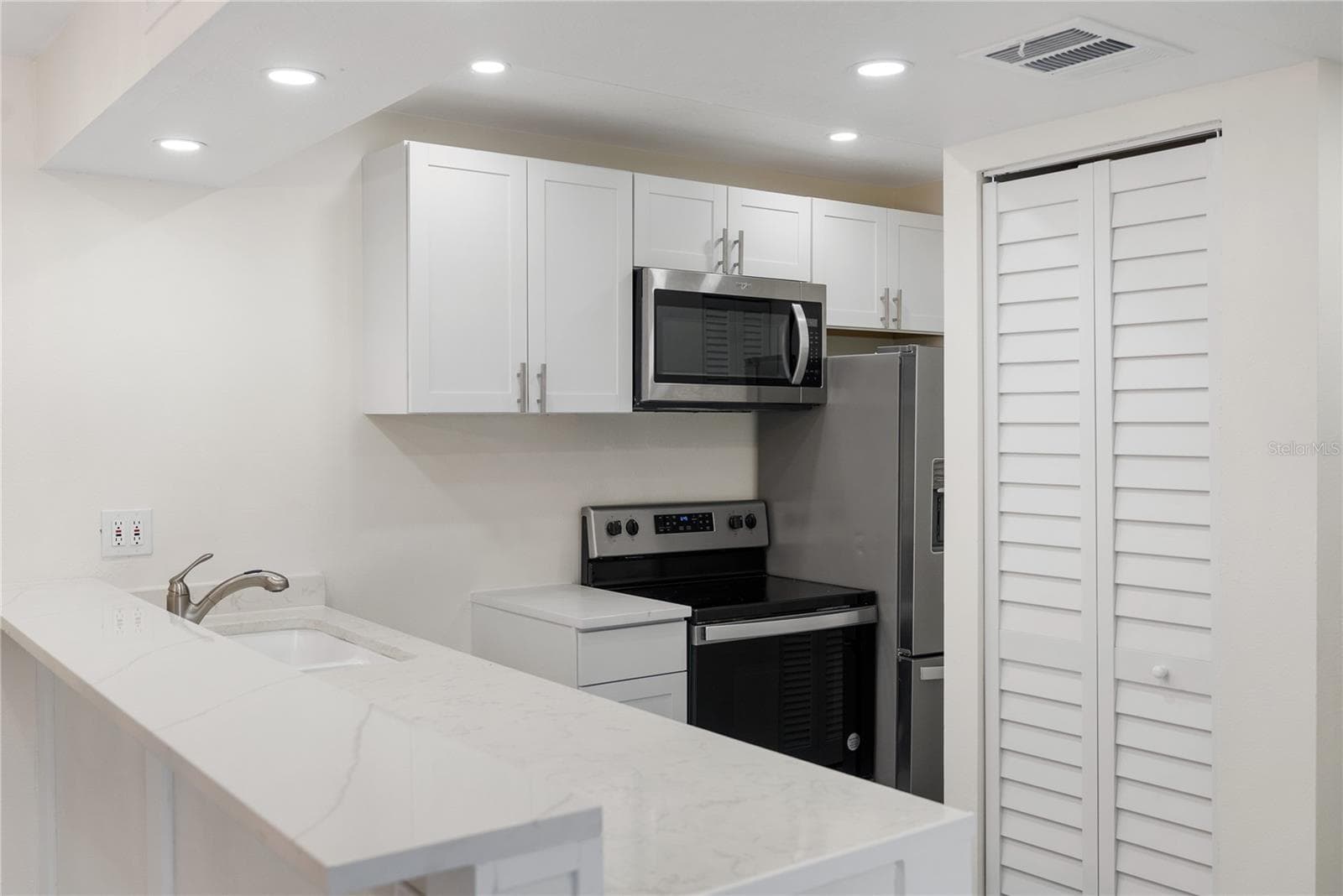 Condominium at 3229 BENEVA RD #203, SARASOTA, photo 6 of 38