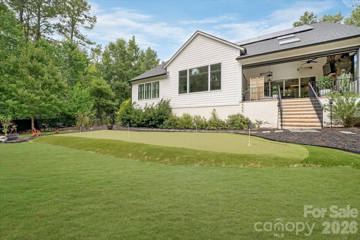 Backyard Putting Green - 6321 Chimney Bluff Road, Lancaster