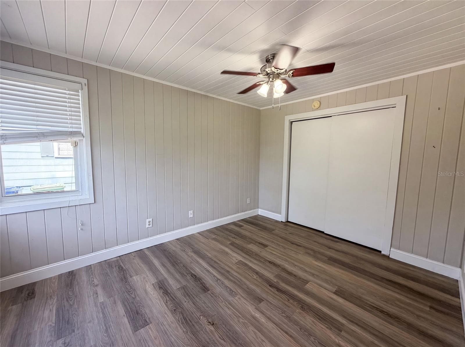 Single Family Residence at 1521 W RIVER SHORE WAY, TAMPA, photo 4 of 14