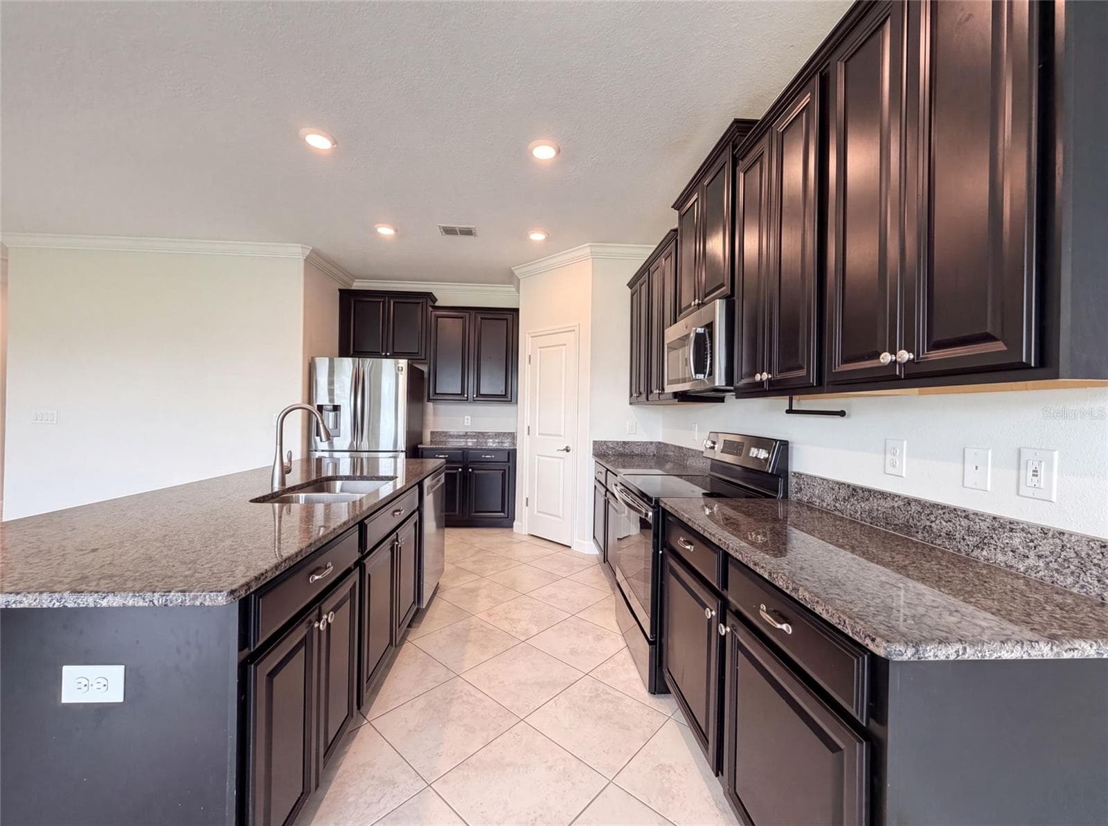 Single Family Residence at 9709 IVORY DR, RUSKIN, photo 11 of 34