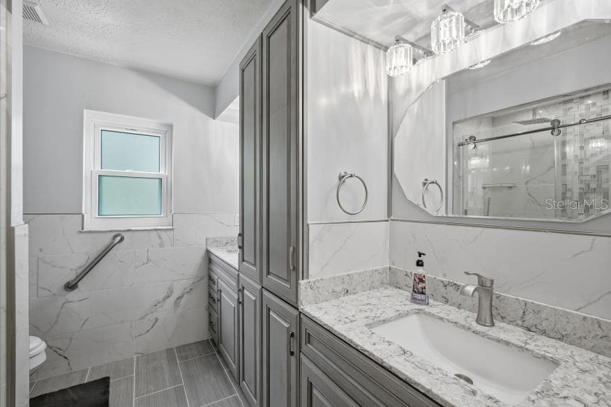 Guest Bathroom - 483 LINCOLN AVE, MASARYKTOWN
