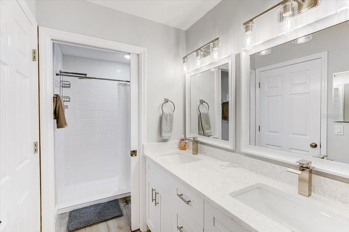 Condominium at 2424 BAY DR #2424/2426, BRADENTON, photo 17 of 29