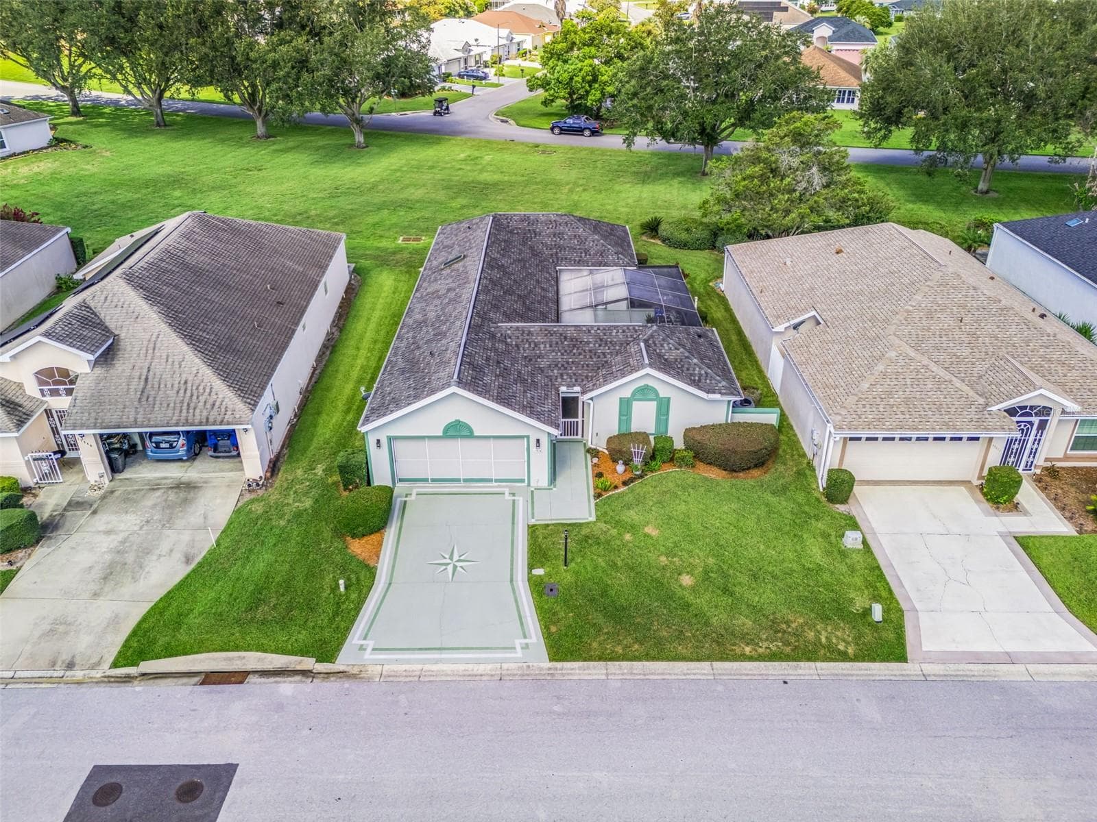 Tremendous Curb appeal - 17832 SE 115TH CT, SUMMERFIELD