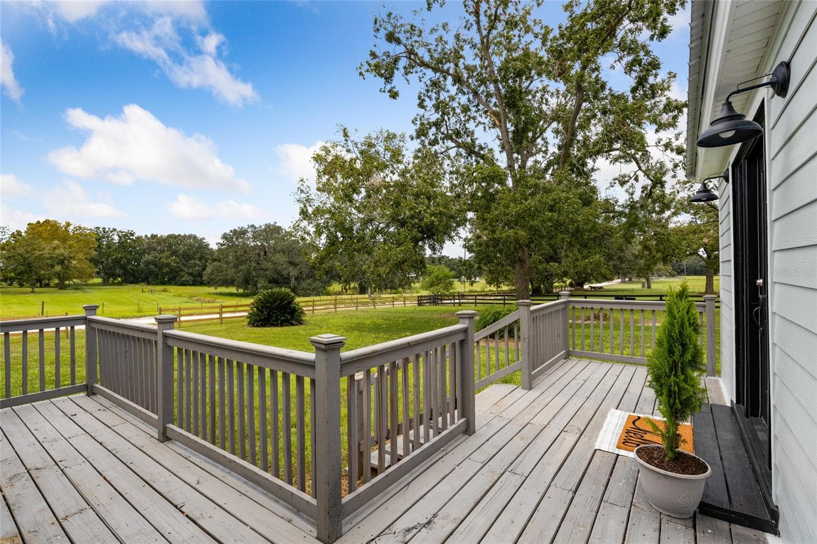 Front Porch - 1845 SW HALTIWANGER RD, LAKE CITY
