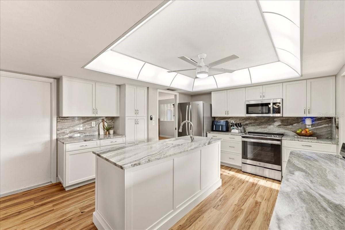 Single Family Residence at 413 SIGNORELLI DR, NOKOMIS, photo 14 of 44