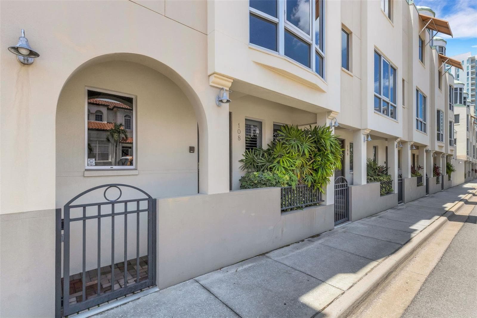Townhouse at 235 COCOANUT AVE #108B, SARASOTA, photo 4 of 43