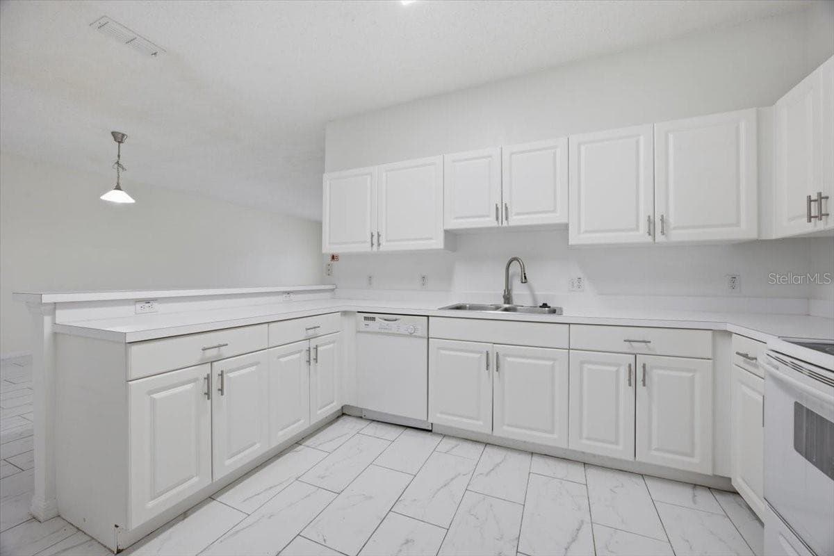 Condominium at 3157 SUN LAKE CT #B, KISSIMMEE, photo 12 of 37