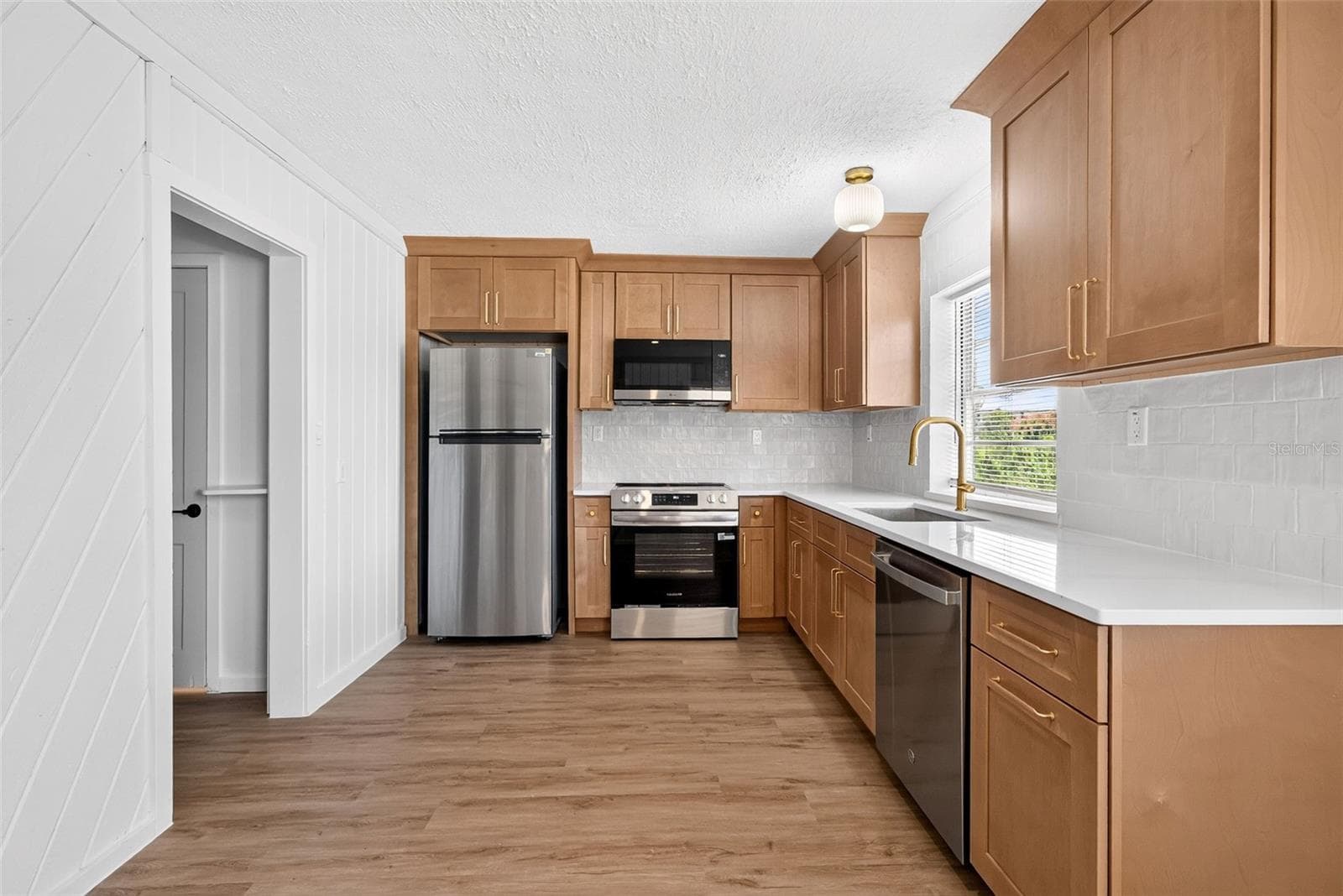 Single Family Residence at 1202 E CAROLINE ST, TAVARES, photo 4 of 11