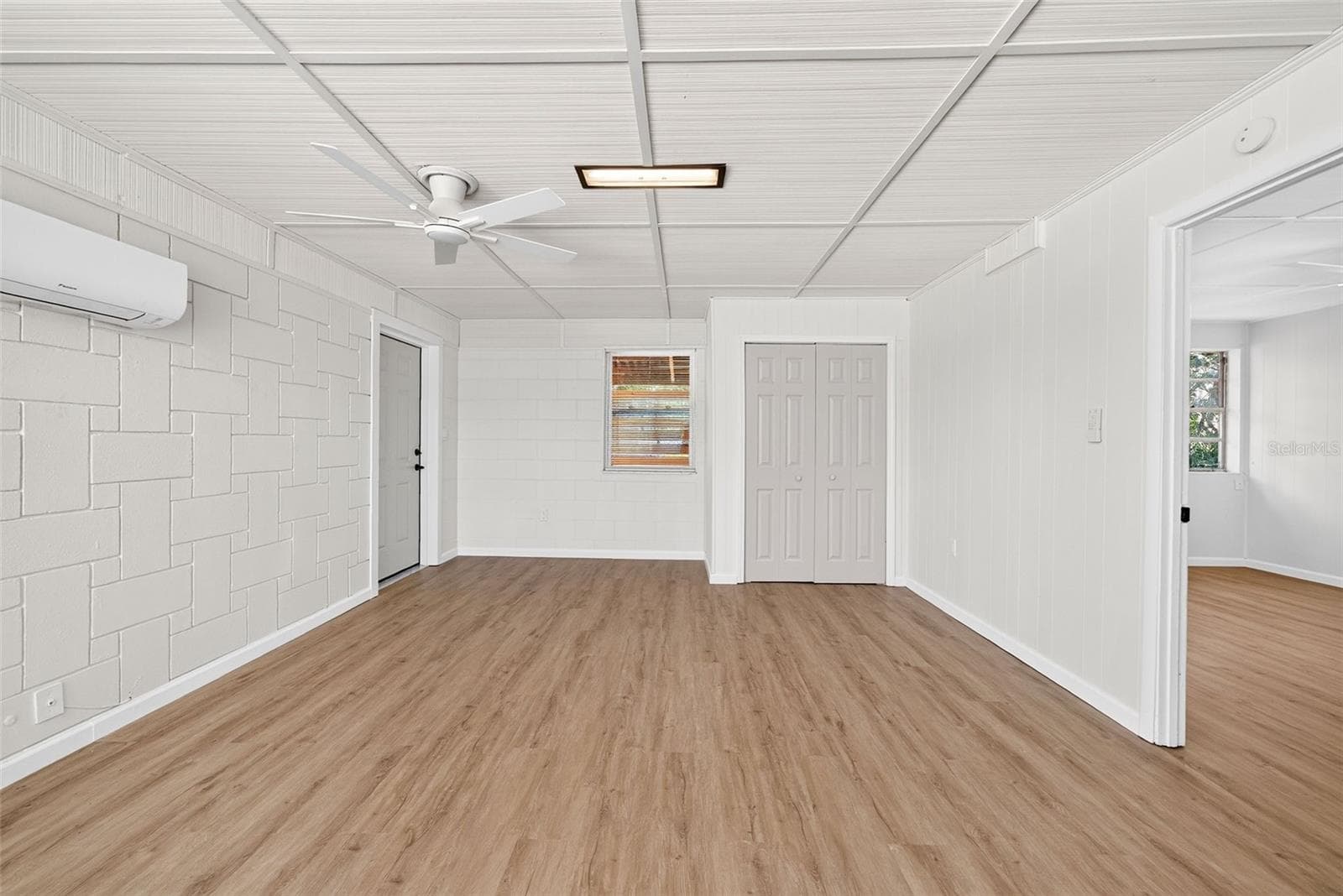 Single Family Residence at 1202 E CAROLINE ST, TAVARES, photo 7 of 11