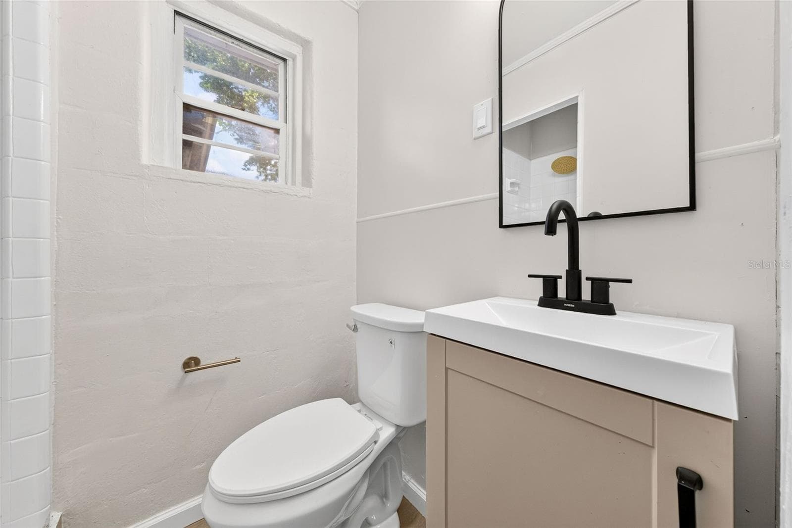 Single Family Residence at 1202 E CAROLINE ST, TAVARES, photo 9 of 11